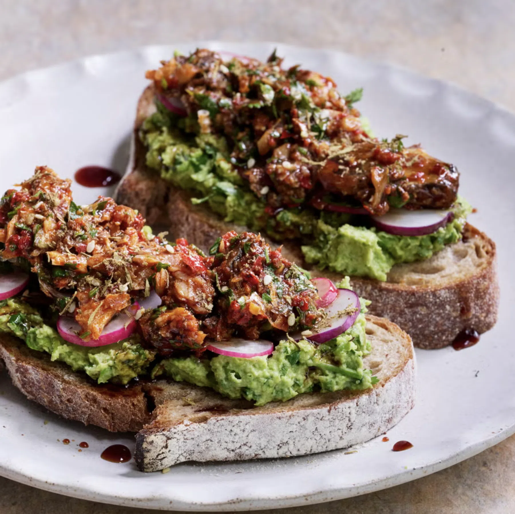 Broodje met avocado smash